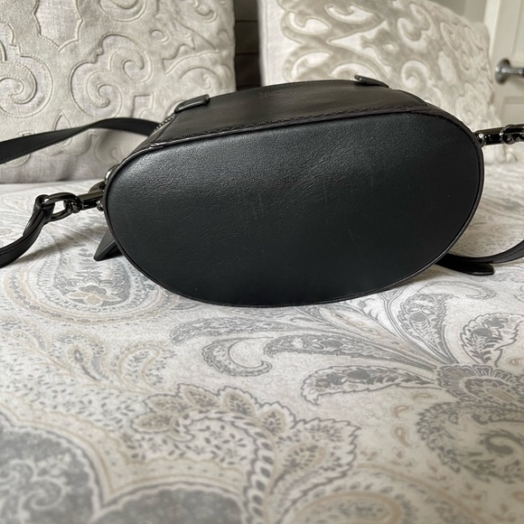 Coach - Picture 4 of 6